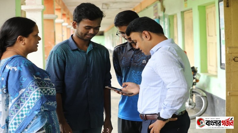 এইচএসসিতে ছাত্রদের অর্ধেকই ফেল, ছাত্রী ৪৩.৬৯ শতাংশ